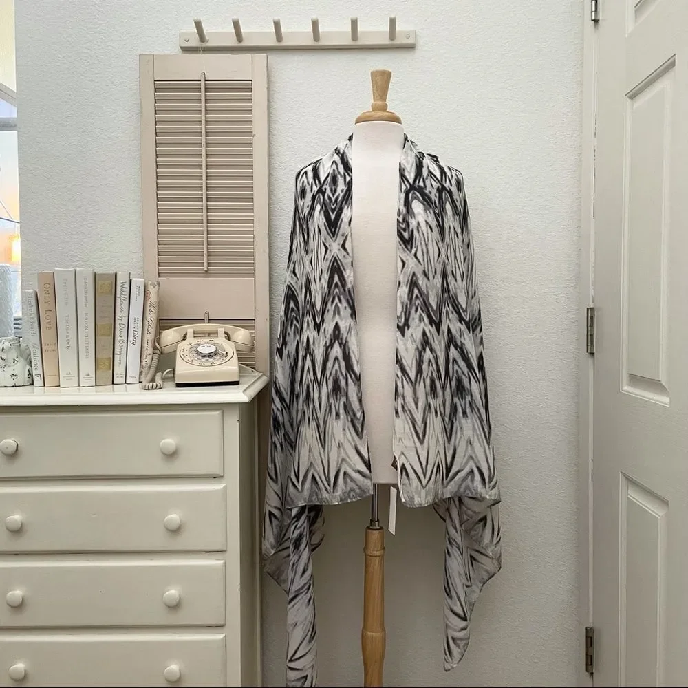 Soft Focus Chevron Print All Season Wrap Scarf, Black Gray White, NWT - Picture 6 of 6